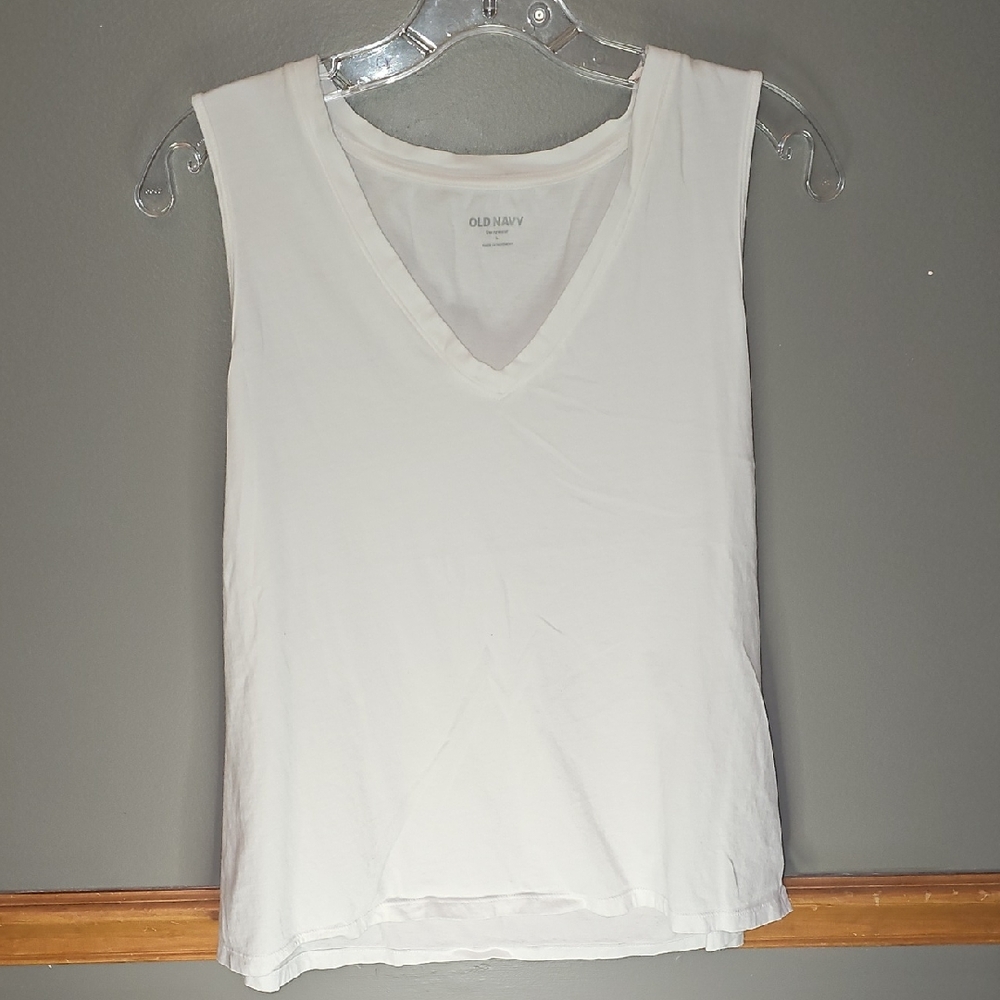 Old Navy Women's White V-Neck Tank Top